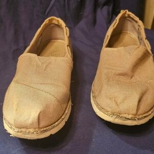 BOB'S by Sketchers Memory Foam Cream Slip Ons. Size 11